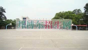 瀘縣建筑職業(yè)中專學(xué)校2016年報名條件、招生對象