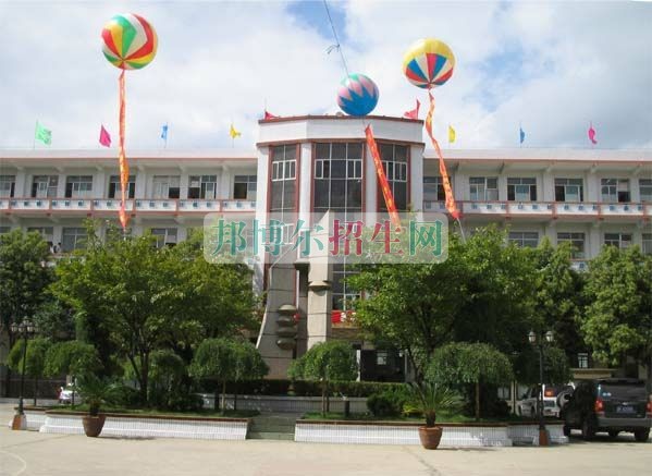 畢節(jié)地區(qū)財(cái)貿(mào)學(xué)校2016年報(bào)名條件、招生對(duì)象