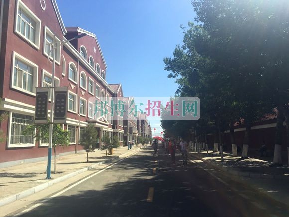內蒙古商貿職業(yè)學院學費
