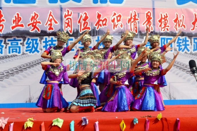 貴陽鐵路高級(jí)技工學(xué)校2016年報(bào)名條件、招生對象