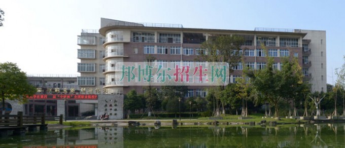 成都農(nóng)業(yè)科技職業(yè)學(xué)院招生辦聯(lián)系電話(huà)