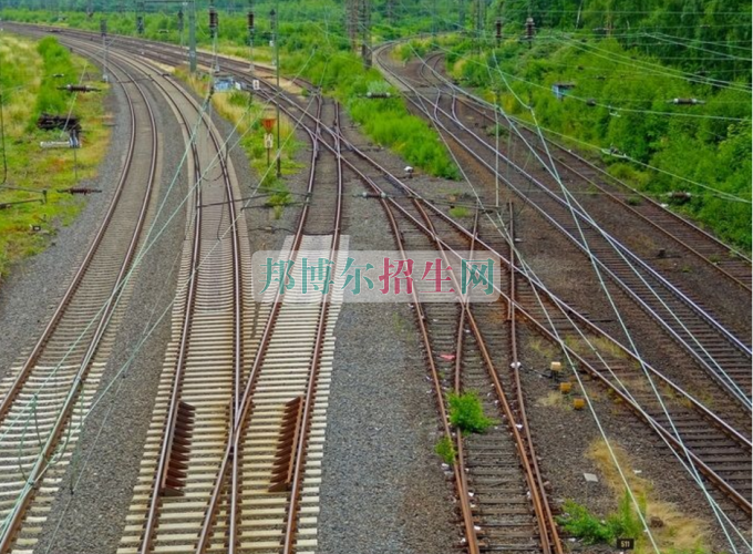 初中畢業(yè)學(xué)鐵道工程技術(shù)專(zhuān)業(yè)的學(xué)校