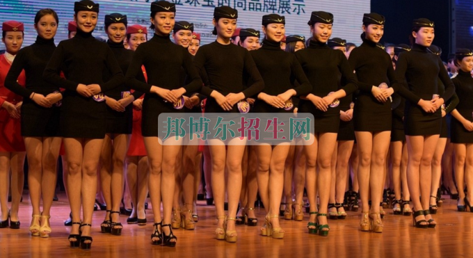 成都內(nèi)理科一專(zhuān)航空服務(wù)大專(zhuān)學(xué)校