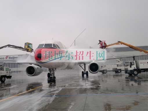 成都內(nèi)比較好的飛機(jī)維修大專(zhuān)學(xué)校