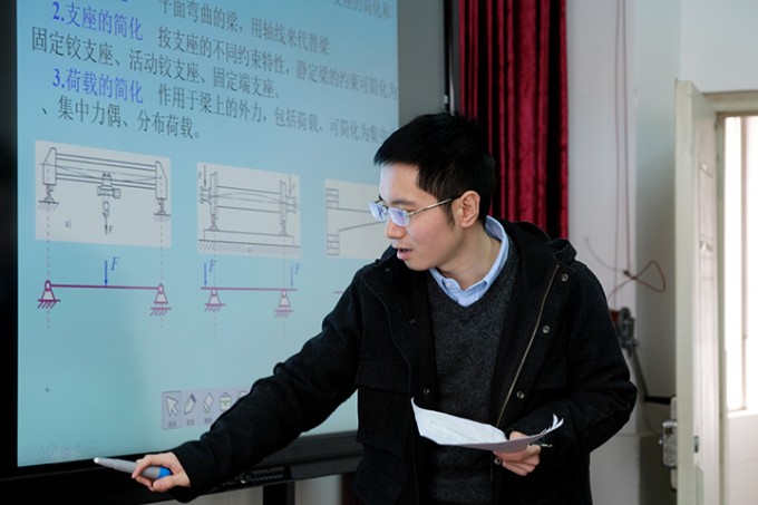 成都鐵路工程學校工程專業(yè)科開展“智慧課堂的功能開發(fā)”教研活動