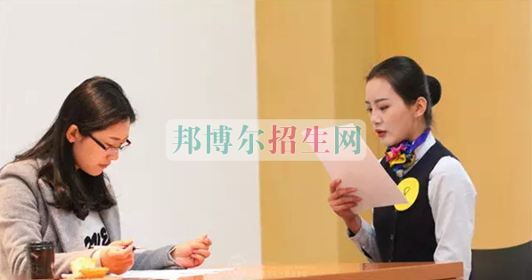成都航空旅游職業(yè)學(xué)校開啟新學(xué)期首場(chǎng)招聘，場(chǎng)面火爆美女如云