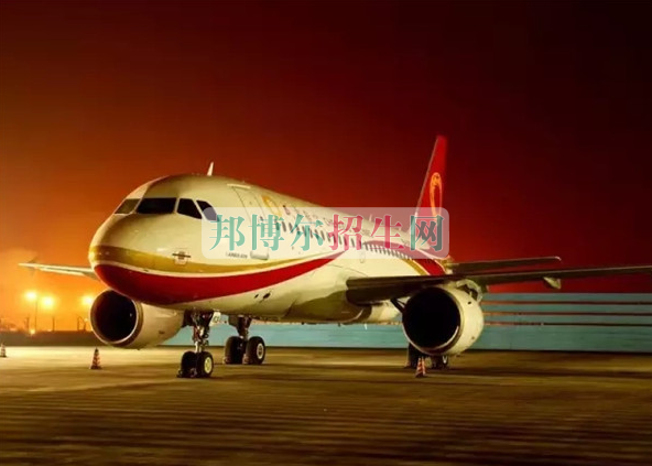 成都航空旅游職業(yè)學(xué)校開啟新學(xué)期首場(chǎng)招聘，場(chǎng)面火爆美女如云