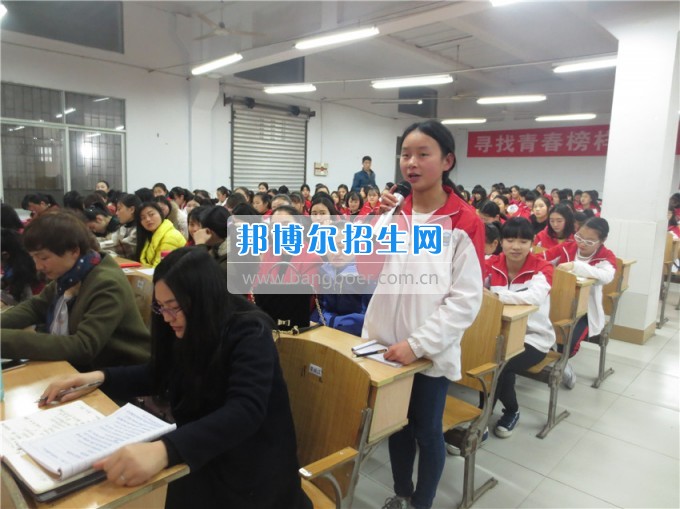 南充師范學(xué)?；ㄩ_滿堂盛世春——南充師范歡慶“三八”節(jié)