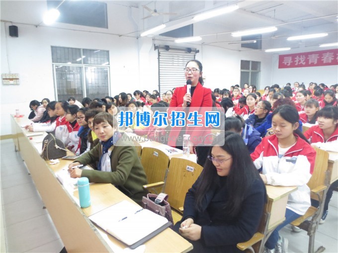 南充師范學(xué)?；ㄩ_滿堂盛世春——南充師范歡慶“三八”節(jié)