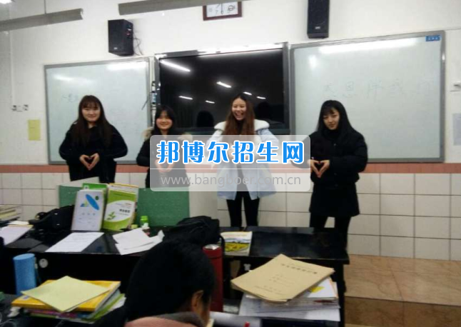 川南幼兒師范高等?？茖W(xué)校學(xué)前教育一系開展“感恩”主題系列教育活動