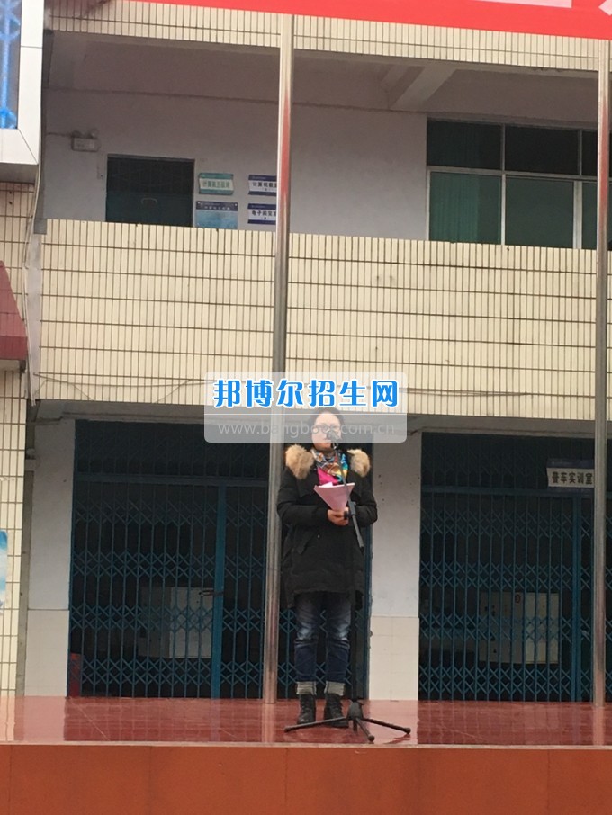 四川省樂(lè)山市第一職業(yè)高級(jí)中學(xué)開(kāi)學(xué)了