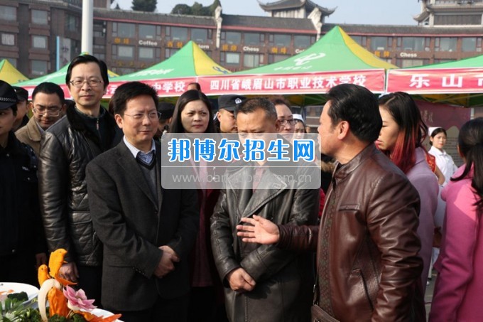 四川省樂(lè)山市第一職業(yè)高級(jí)中學(xué)參加“春風(fēng)行動(dòng)”招聘會(huì)