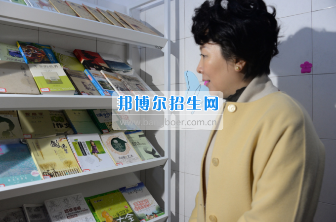 市委常委、宣傳部長潘梅到川南幼兒師范高等?？茖W(xué)校調(diào)研思想政治工作