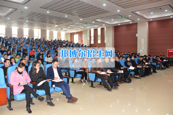 川南幼兒師范高等?？茖W(xué)校作“互聯(lián)網(wǎng)+教育”專題報(bào)告