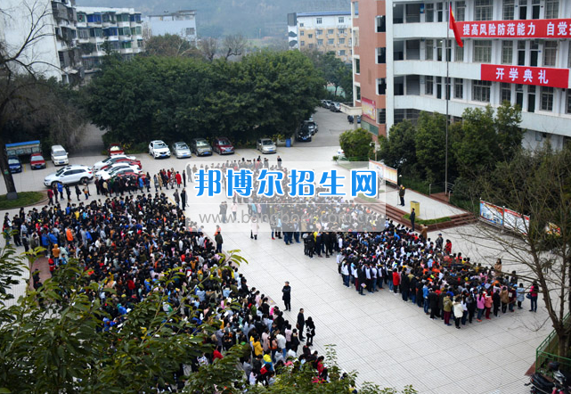 南充市建華職業(yè)中學(xué)簡(jiǎn)短、高效的開學(xué)典禮