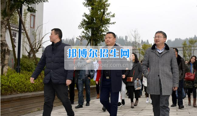 南充市建華職業(yè)中學(xué)開展“請進來，走出去”校際交流活動