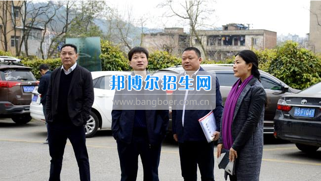 區(qū)委常委、宣傳部長邱躍峰一行視察南充市建華職業(yè)中學