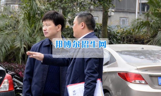 區(qū)委常委、宣傳部長邱躍峰一行視察南充市建華職業(yè)中學
