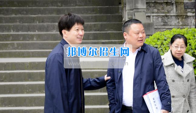 區(qū)委常委、宣傳部長邱躍峰一行視察南充市建華職業(yè)中學