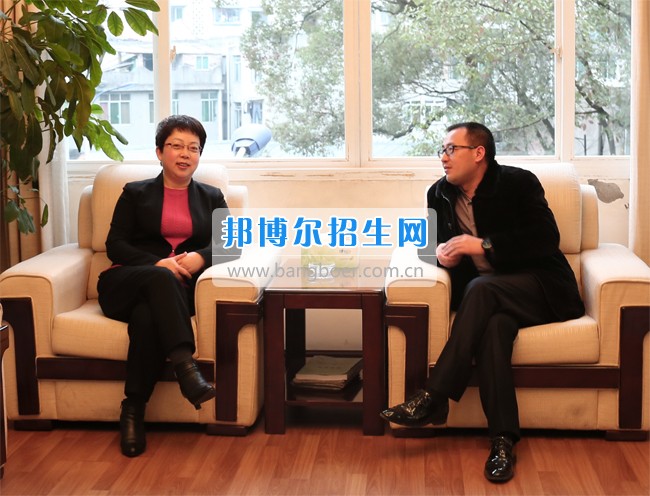 農(nóng)行峨眉山市支行行長王東一行到四川省技術監(jiān)督學校拜訪