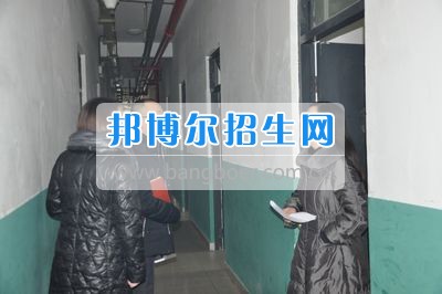 四川省什邡市職業(yè)中專學校迎接德陽市、什邡市教育局開學工作檢查