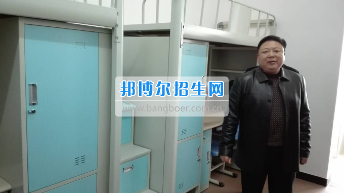 川北幼兒師范高等?？茖W校張廷鑫校長帶隊考察學生公寓設備
