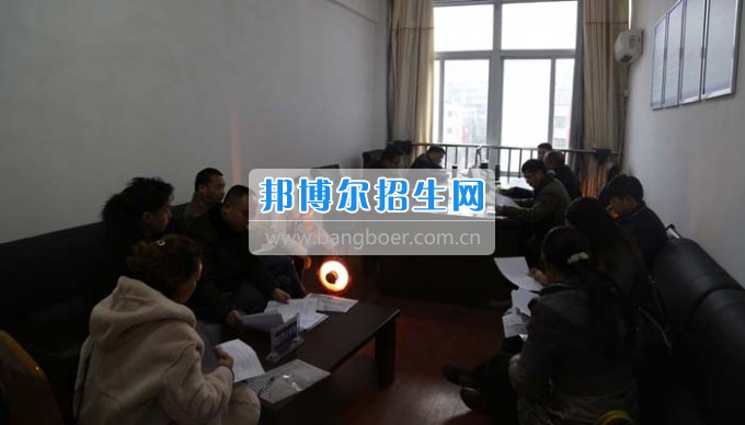四川省古藺縣職業(yè)高級(jí)中學(xué)校集智匯力，全力推進(jìn)依法治校