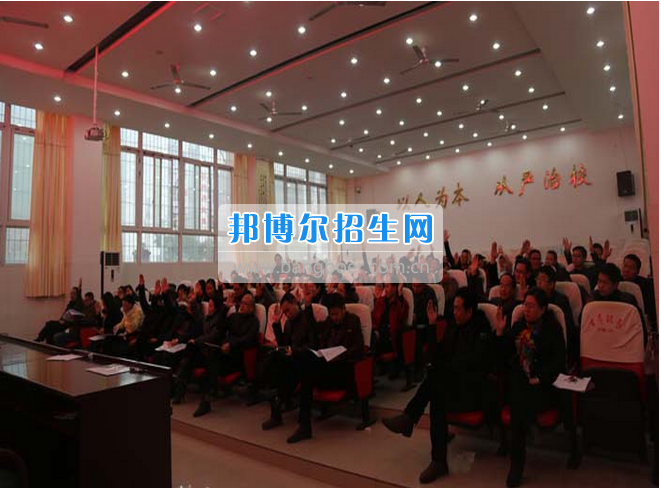 四川省古藺縣職業(yè)高級(jí)中學(xué)校集智匯力，全力推進(jìn)依法治校