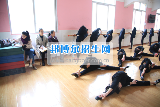 川北幼兒師范高等?？茖W(xué)校學(xué)前教育系赴南江小河職中調(diào)研