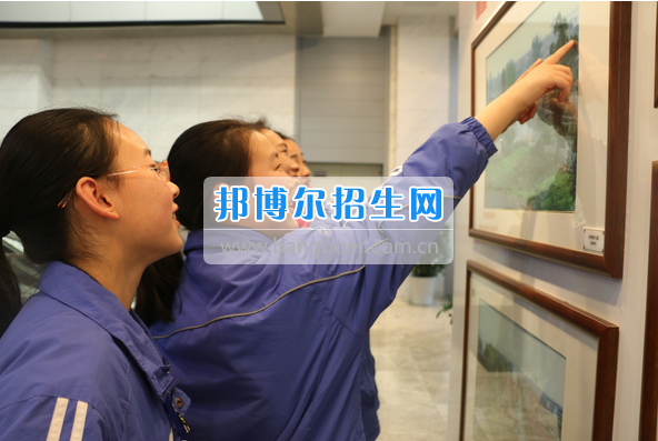 成都市洞子口職業(yè)高級中學(xué)舉行“成都，因我更美麗”主題開學(xué)典禮