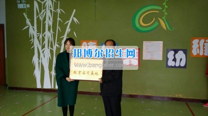 南充師范學(xué)校蔡禮儒校長赴高坪、嘉陵參加實習(xí)就業(yè)基地掛牌并看望實習(xí)生