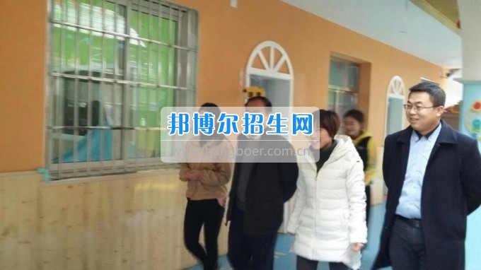 南充師范學(xué)校蔡禮儒校長赴高坪、嘉陵參加實習(xí)就業(yè)基地掛牌并看望實習(xí)生