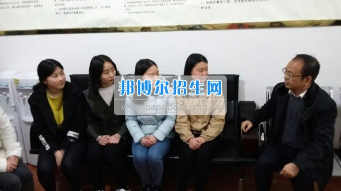 南充師范學(xué)校蔡禮儒校長赴高坪、嘉陵參加實習(xí)就業(yè)基地掛牌并看望實習(xí)生