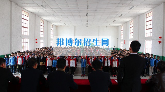 馨知心集團(tuán)、云南動(dòng)高鐵普鐵公司、上海大眾等多家單位在我校舉辦招聘會(huì)