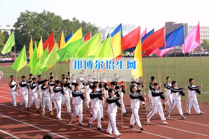 2017年四川托普信息技術(shù)職業(yè)學(xué)院第十七屆春季田徑運(yùn)動(dòng)會(huì)隆重開(kāi)幕