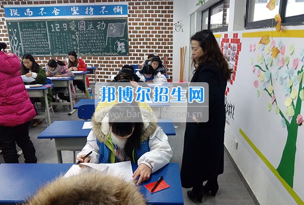 畢節(jié)醫(yī)學(xué)高等?？茖W(xué)校抓考風(fēng)、嚴(yán)考紀(jì)、提質(zhì)量