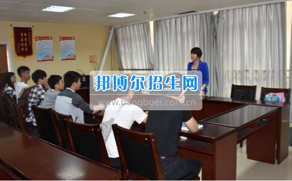 新疆自治區(qū)溫宿縣教育工委到銅仁幼兒師范高等?？茖W(xué)校招聘2017屆畢業(yè)生