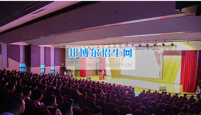 四川科技職業(yè)學院2017年“薪火相傳 時代責任新擔當”五四表彰大會圓滿召開
