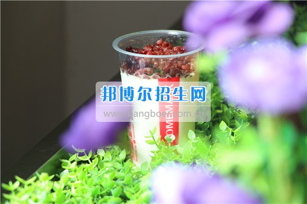 成都希望航空職業(yè)學(xué)校美味冷飲大曝光！據(jù)說，正數(shù)第三的是同學(xué)們最喜愛的冷飲！