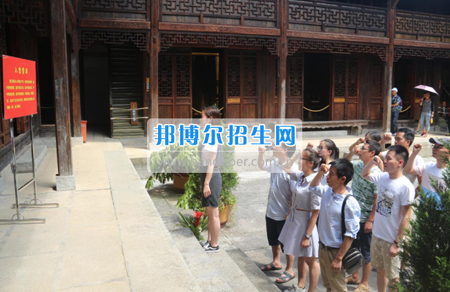 黔南民族醫(yī)學(xué)高等?？茖W(xué)校開展踐行“兩學(xué)一做”做到“知行合一”學(xué)習(xí)