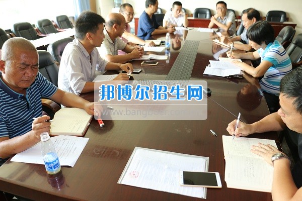 攀枝花市經(jīng)貿(mào)旅游學(xué)校召開邊坡治理搶險(xiǎn)工程后續(xù)治理工作專題推進(jìn)會