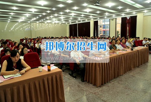 重慶信息技術(shù)職業(yè)學院召開全校教職工大會