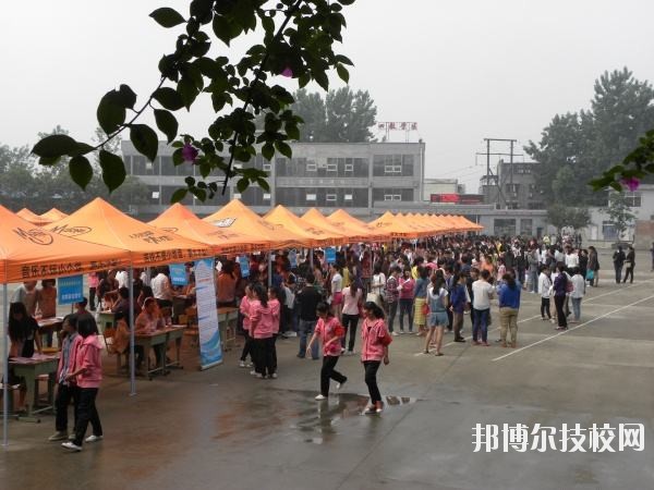 四川人民醫(yī)院護(hù)士學(xué)校2019年報(bào)名條件、招生對象