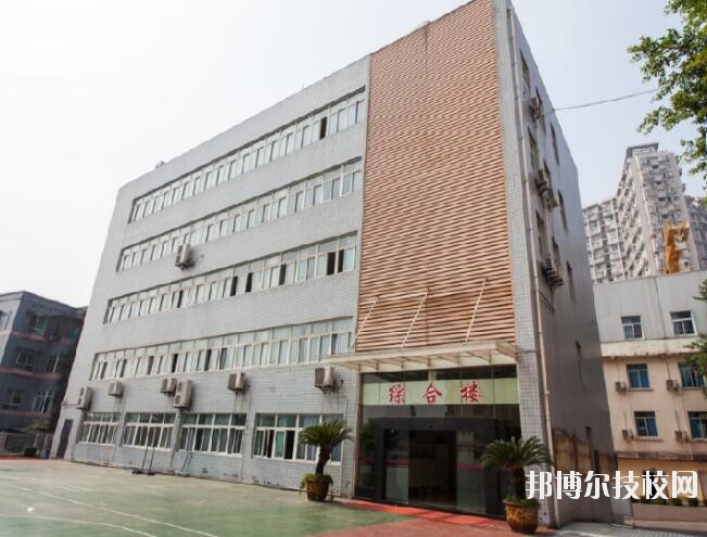 重慶建筑高級技工學(xué)校2020年報名條件、招生要求、招生對象