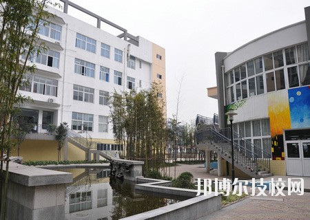 成都汽車職業(yè)技術(shù)學(xué)校2020年報(bào)名條件、招生要求、招生對象