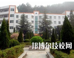 黔南民族衛(wèi)生學(xué)校2020年學(xué)費(fèi)、收費(fèi)多少