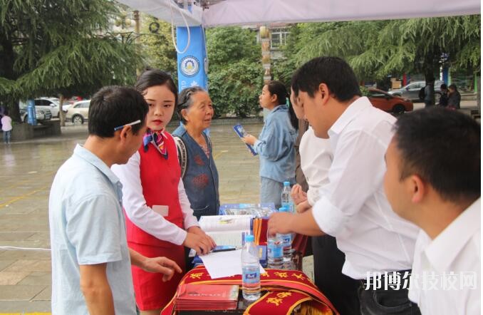 六枝特區(qū)職業(yè)技術(shù)學(xué)校2020年報(bào)名條件、招生要求、招生對(duì)象