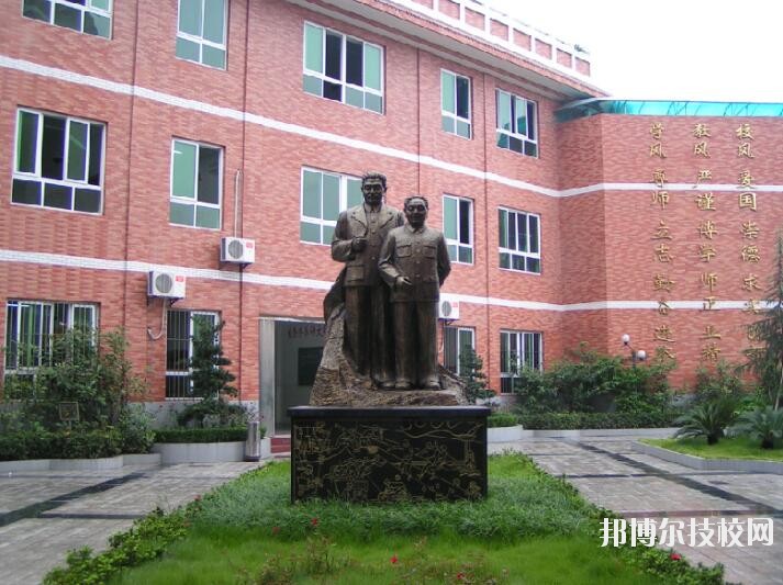 重慶渝中職業(yè)教育中心2020年報名條件、招生要求、招生對象