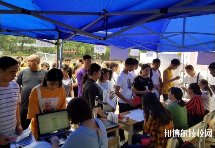 銅仁中等職業(yè)學(xué)校2020年報(bào)名條件、招生要求、招生對(duì)象