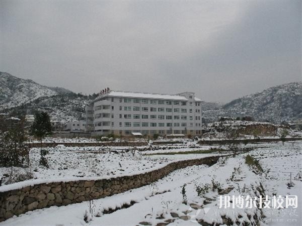 樂清市雁蕩山旅游學(xué)校2020年學(xué)費(fèi)、收費(fèi)多少 